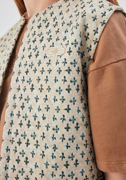 23PSSTJ4701 VEST By B&G